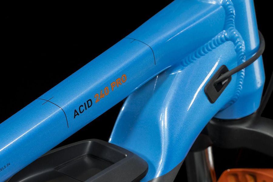 Cube acid 240 action team hotsell