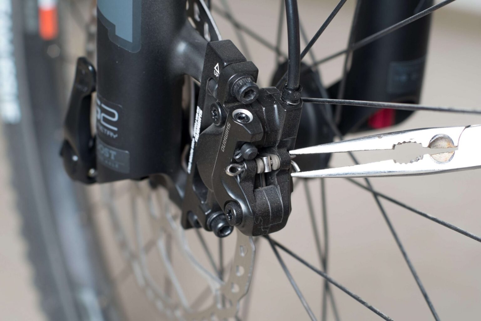 E-bike Bremsbeläge Wechseln Nach Wieviel Km Shimano Bremsbeläge wechseln leicht gemacht - RABE Bike
